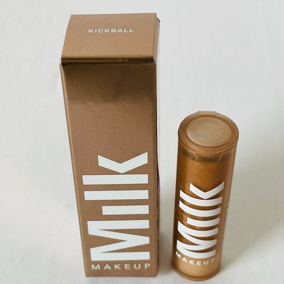 MILK MAKEUP Color Chalk Multi-Use Powder Pigment Kickball 0.09 oz / 2.5 g - Picture 4 of 8